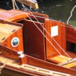 Originalcockpit oder Modellnachbau? Die Blätter unten links verraten es: Das Folkeboot von Rolf.