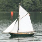 Auf der ZISKA entert gerade einer auf, um nach dem Wind Ausschau zu halten.