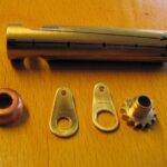 Die ersten Teile für die drehbare Baugruppe. Die Baumgabel wird aus einem Rohr gearbeitet.