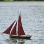 Auch der Sardinier LE DON hat nicht alle Segel gesetzt.