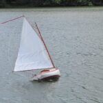 Das Cat-Boot schiebt ordentlich Lage!