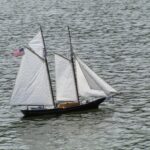 Der Schoner SARAH H. CRESSY mit reduzierter Segelfläche ...