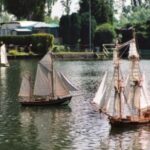 Der Besanewer MARIA HF 31 von Horst Heindrichs rechts die Brigg GODEWIND von Heinz Eller