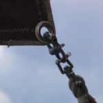 Die Schoten sind mit einem Klapp- und einem Wirbelschäkel eingepickt.